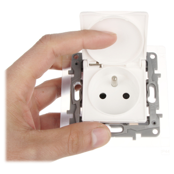 GNIAZDO POJEDYNCZE LE-764537 Niloe 230 V 16 A IP44 LEGRAND